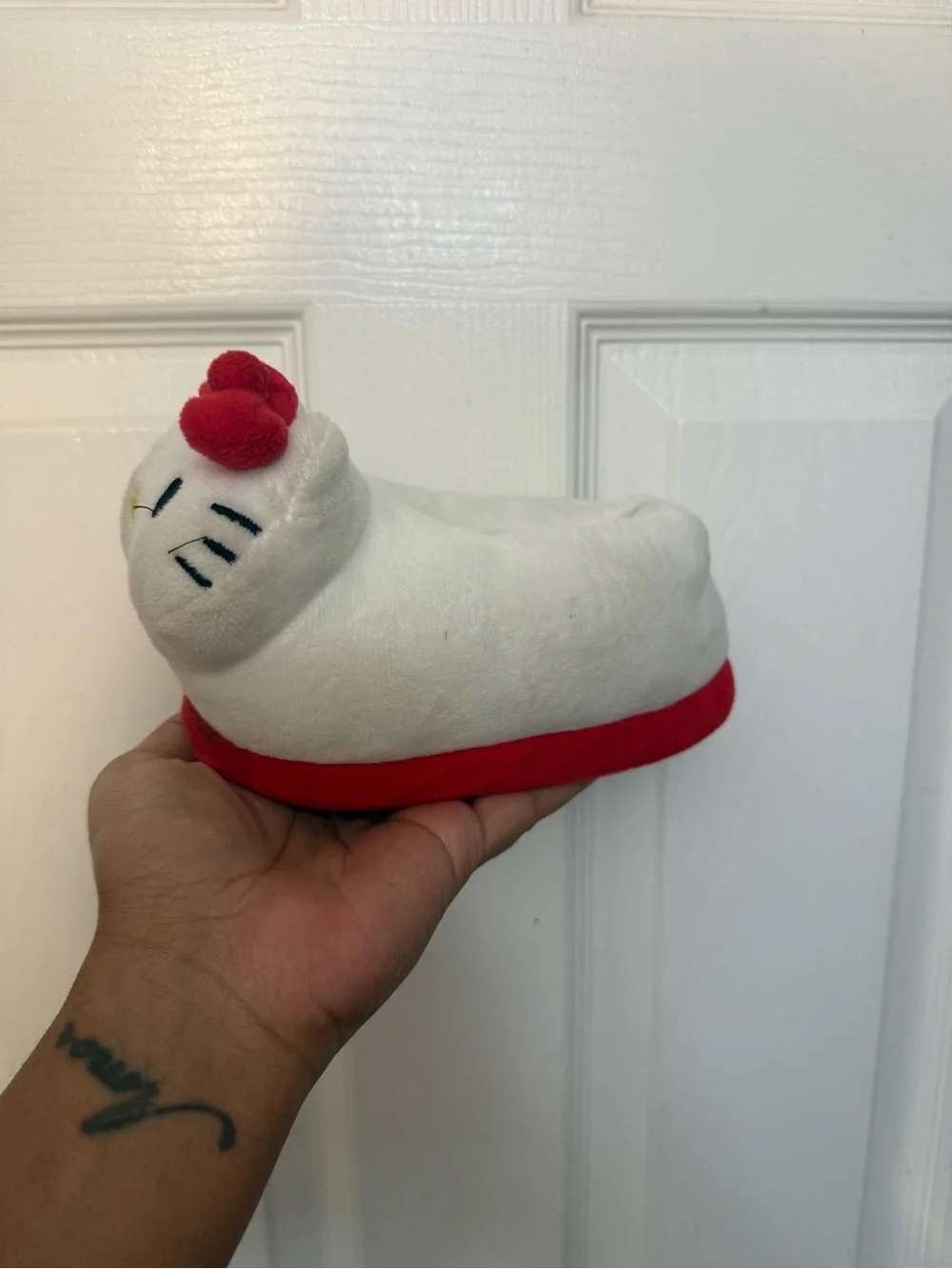 Hello Kitty Kids Plush Mittens - White with Red Bow